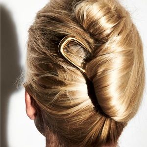 Deborah Pagani Large DP Pin - hairpin gold (Hair Objet)